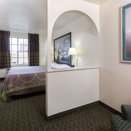 Отель Super 8 By Wyndham Tulsa/Downtown/East Экстерьер фото