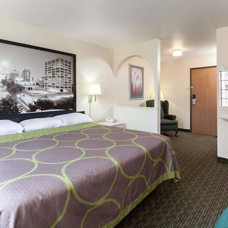 Отель Super 8 By Wyndham Tulsa/Downtown/East Экстерьер фото