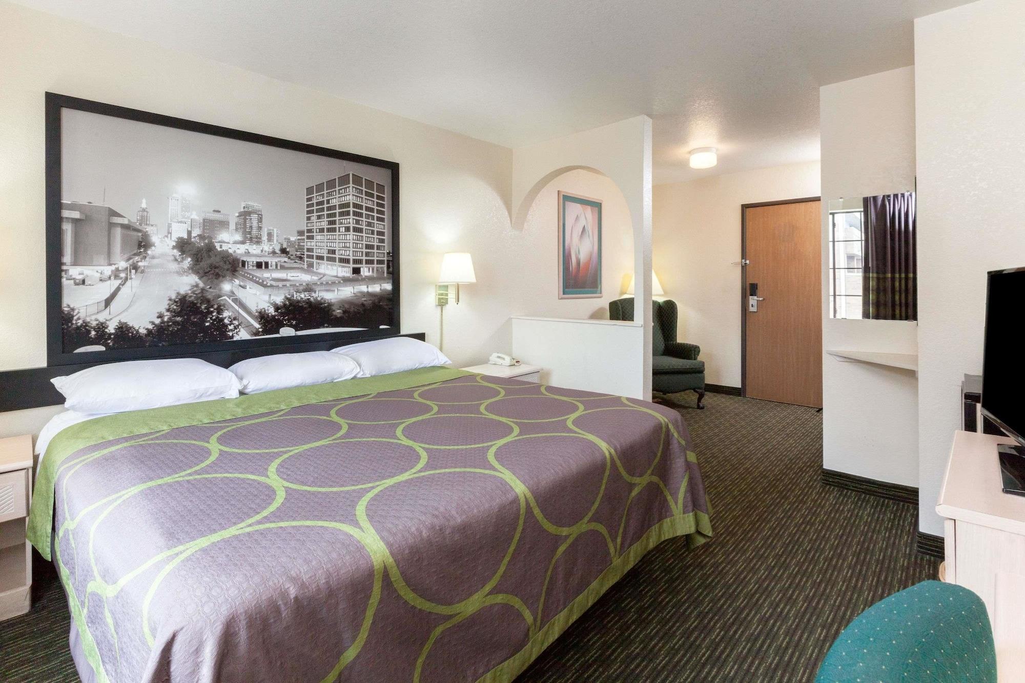 Отель Super 8 By Wyndham Tulsa/Downtown/East Экстерьер фото